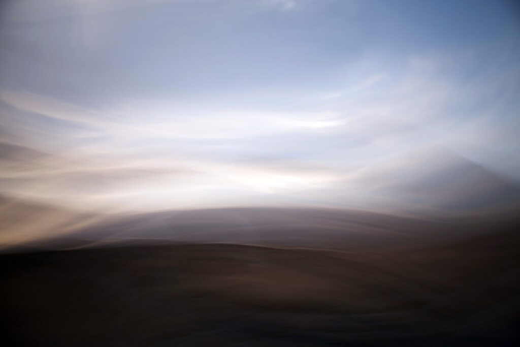 a blurry landscape photo