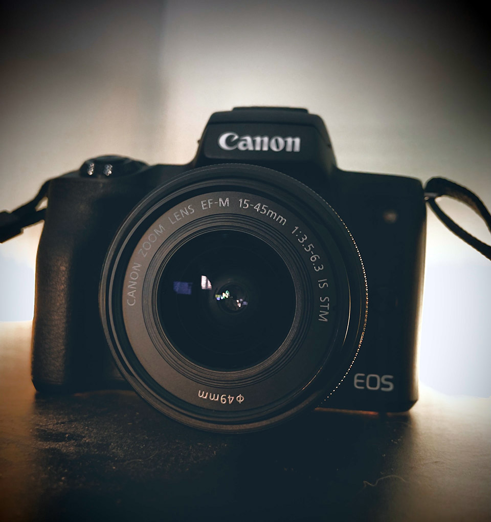6 Best Low Light Lenses For Canon M50 – 2022